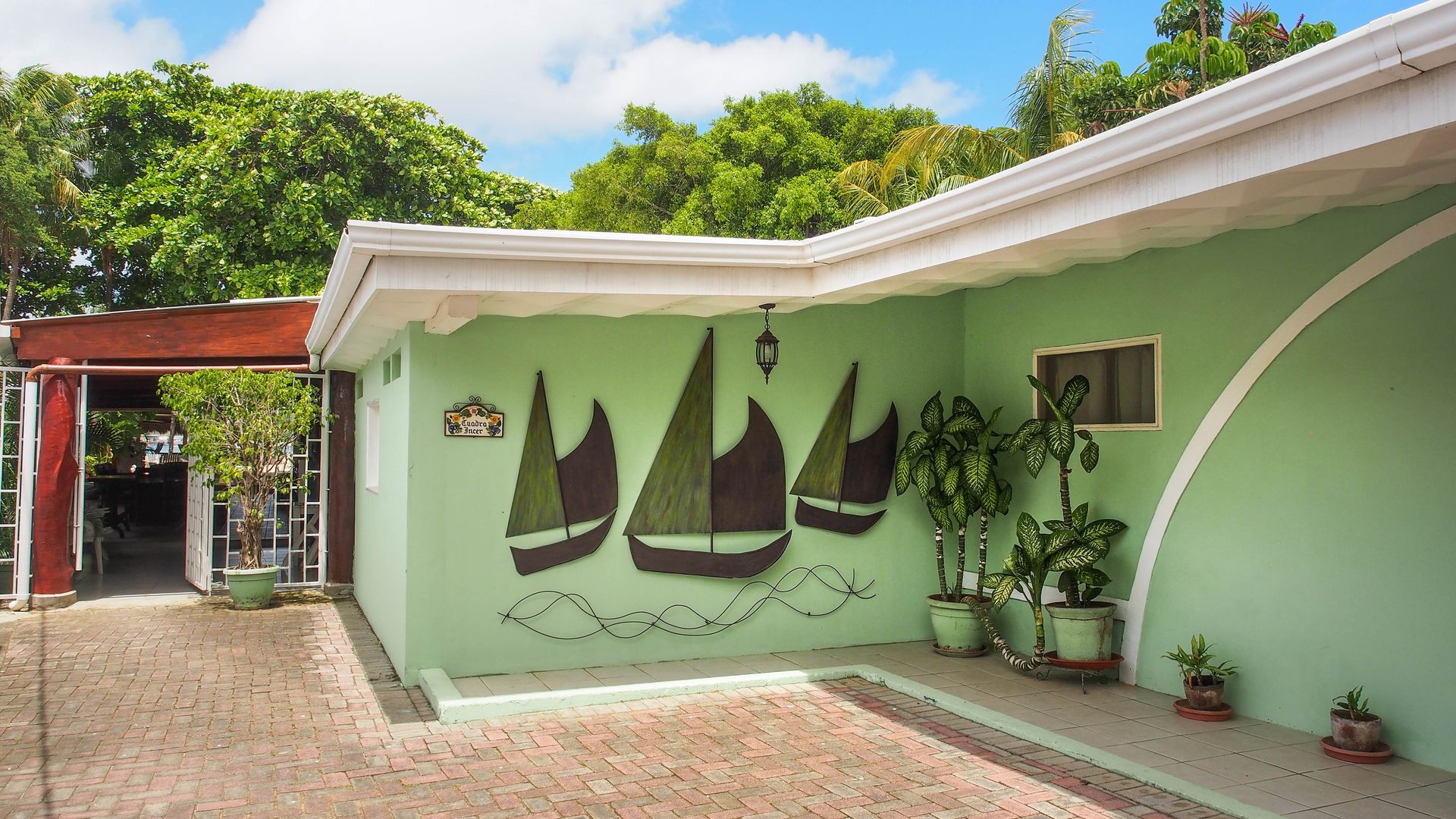 Casa marita entrance courtyard