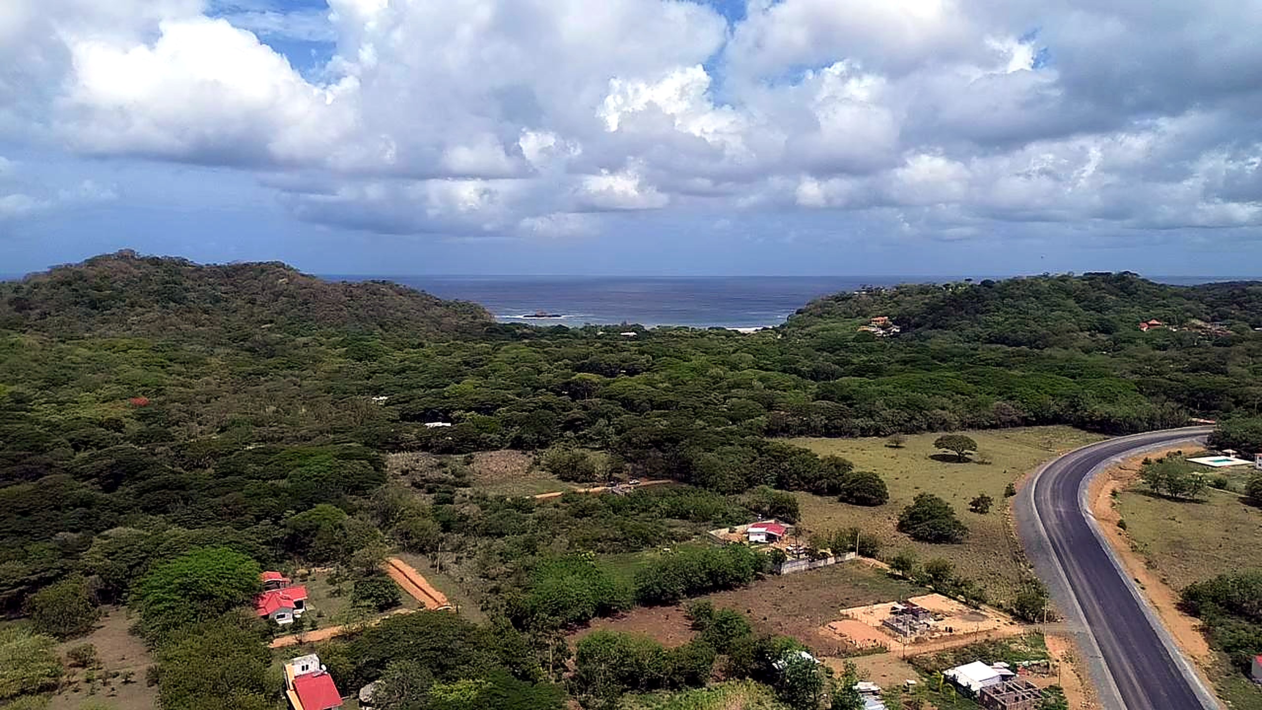 Pequenas praderas de marsella drone ocean view